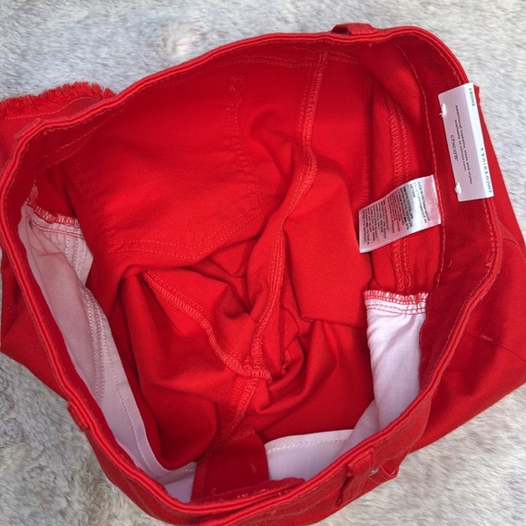 CHICO’S | Girlfriend 7" Fray Hem Denim Shorts, in MADEIRA RED, Size 4, NWT - Picture 7 of 9